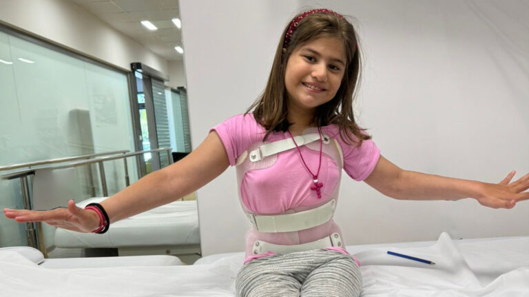 Soft-corset-patient-girl-ortholife-004