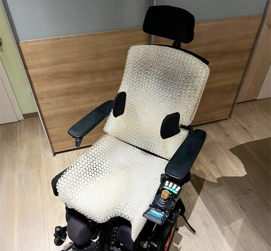 Device molded seat
