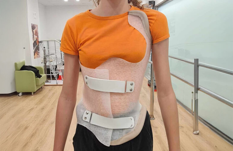 Rigid spinal brace