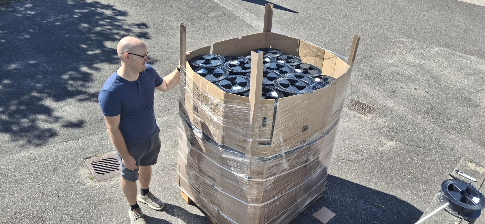 Empty spools recycled